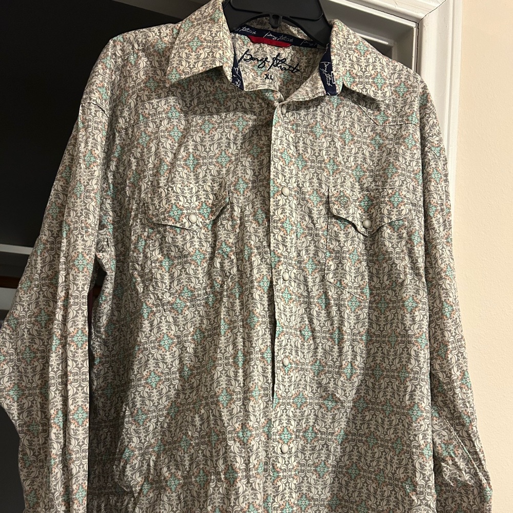 George Straight men’s gray button up long sleeved shirt.
